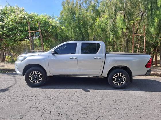 TOYOTA HILUX 2.8 STD 4X4 CD 16V DIESEL 4P MANUAL